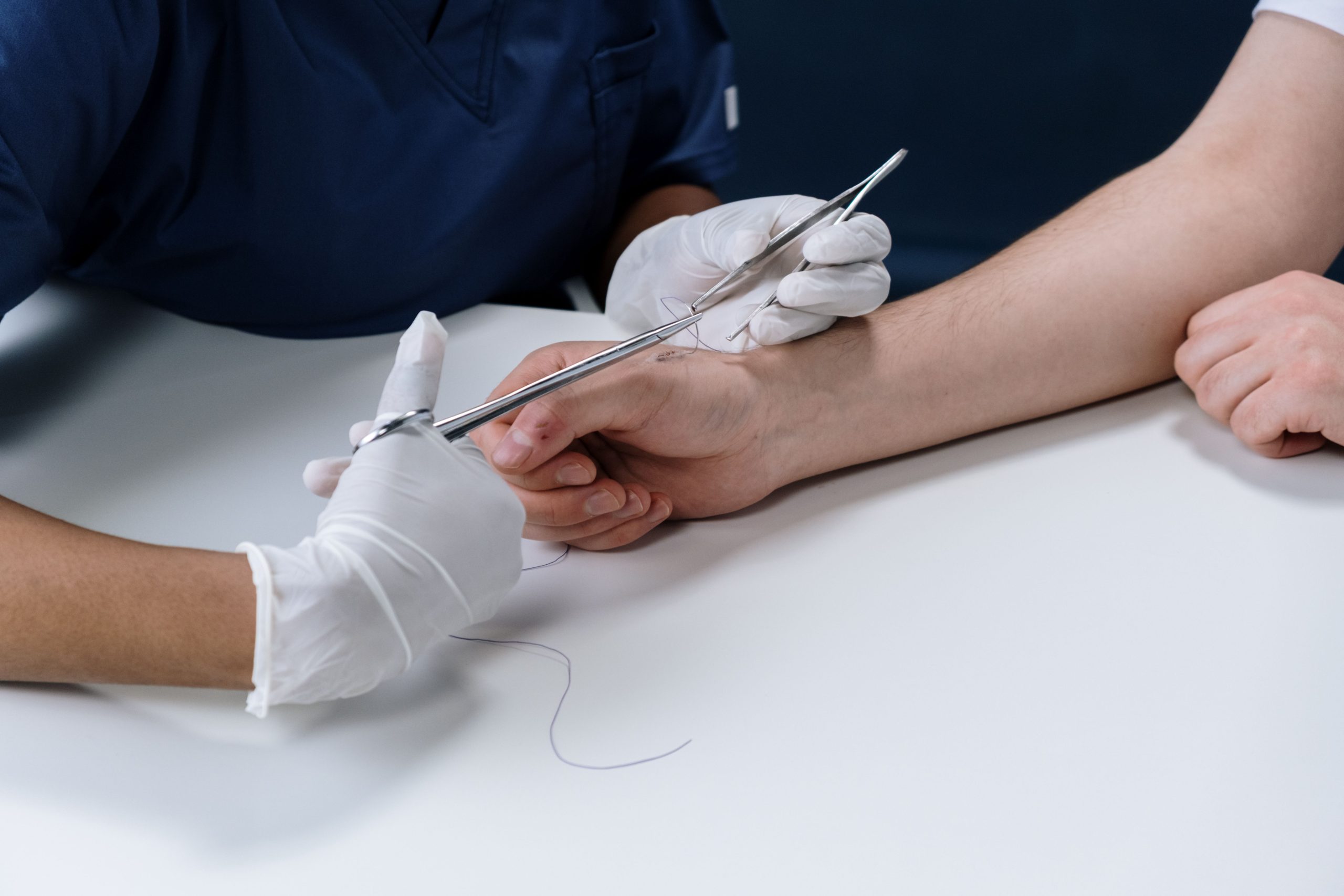 Durée de conservation des fils de suture résorbables