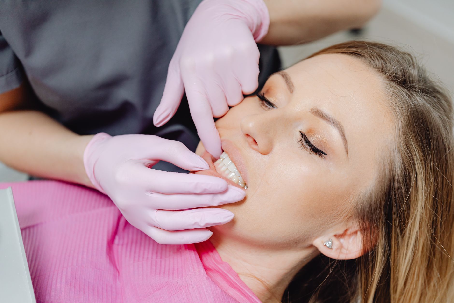 Consultation chez le chirurgien-dentiste pour un blanchiment