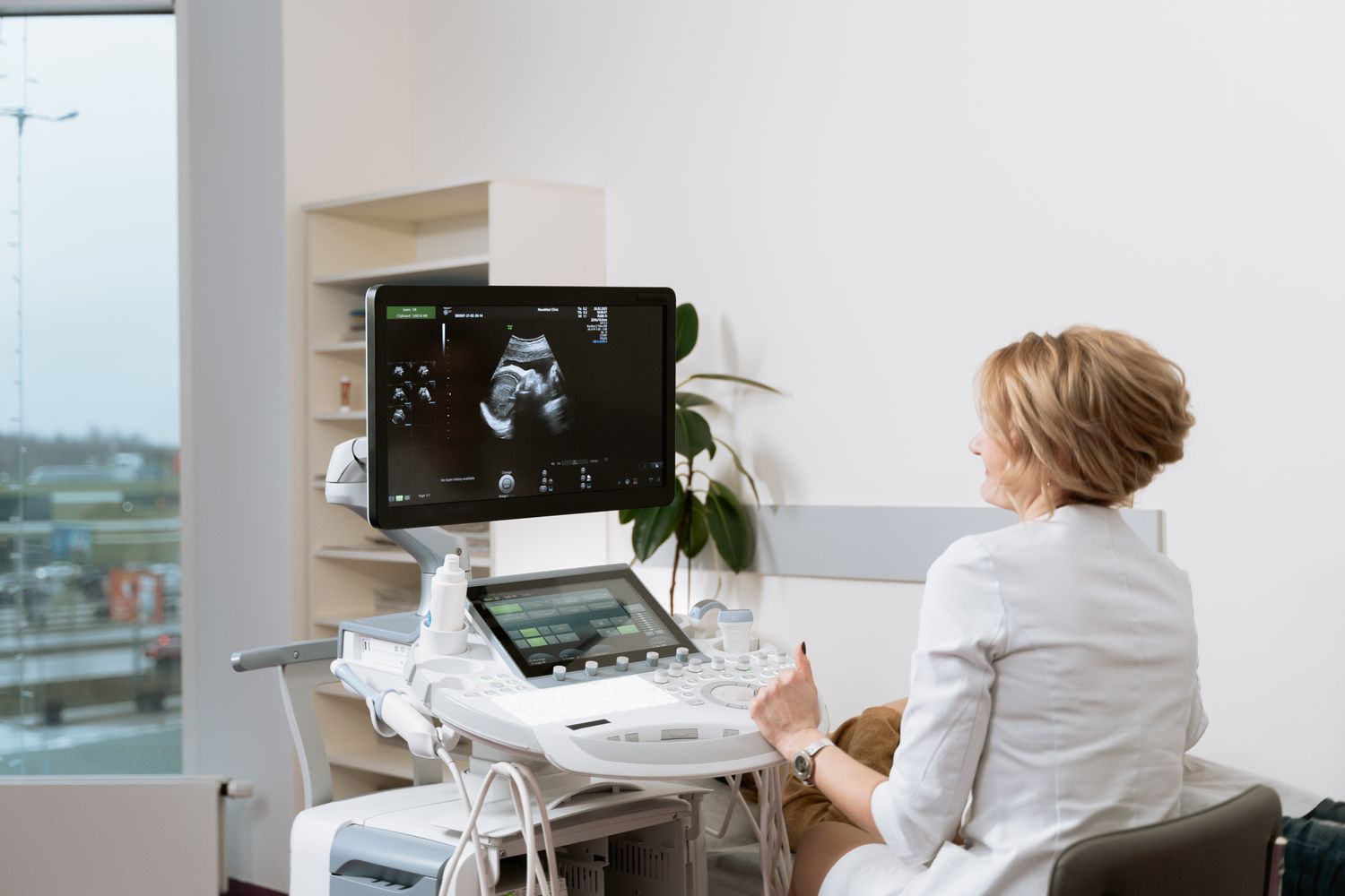 Consultation médicale avec matériel d’examen