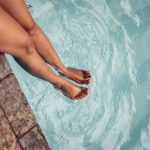 Détente les pieds dans l'eau