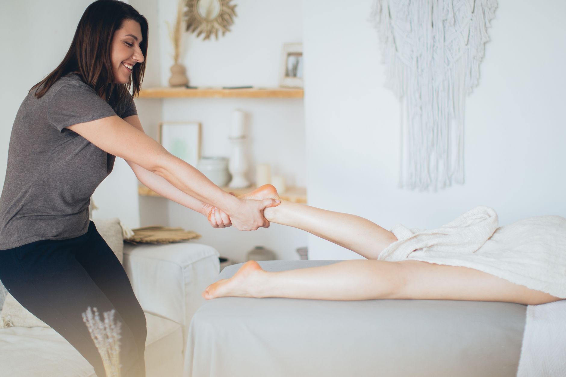 Massage des jambes en institut