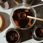 Poudre alimentaire dans une cuillère