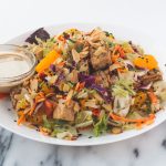 Salade de tofu et agrumes dans un bol