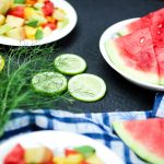 Assiette de fruits frais colorés