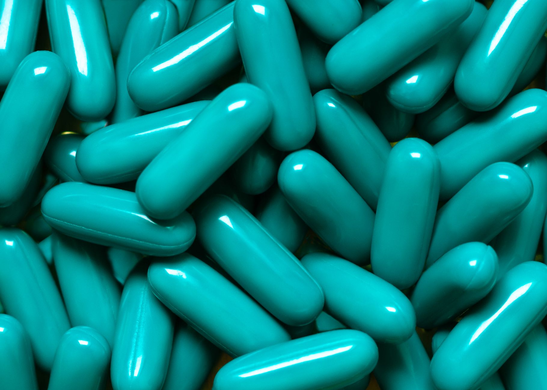 Gélules turquoise en gros plan
