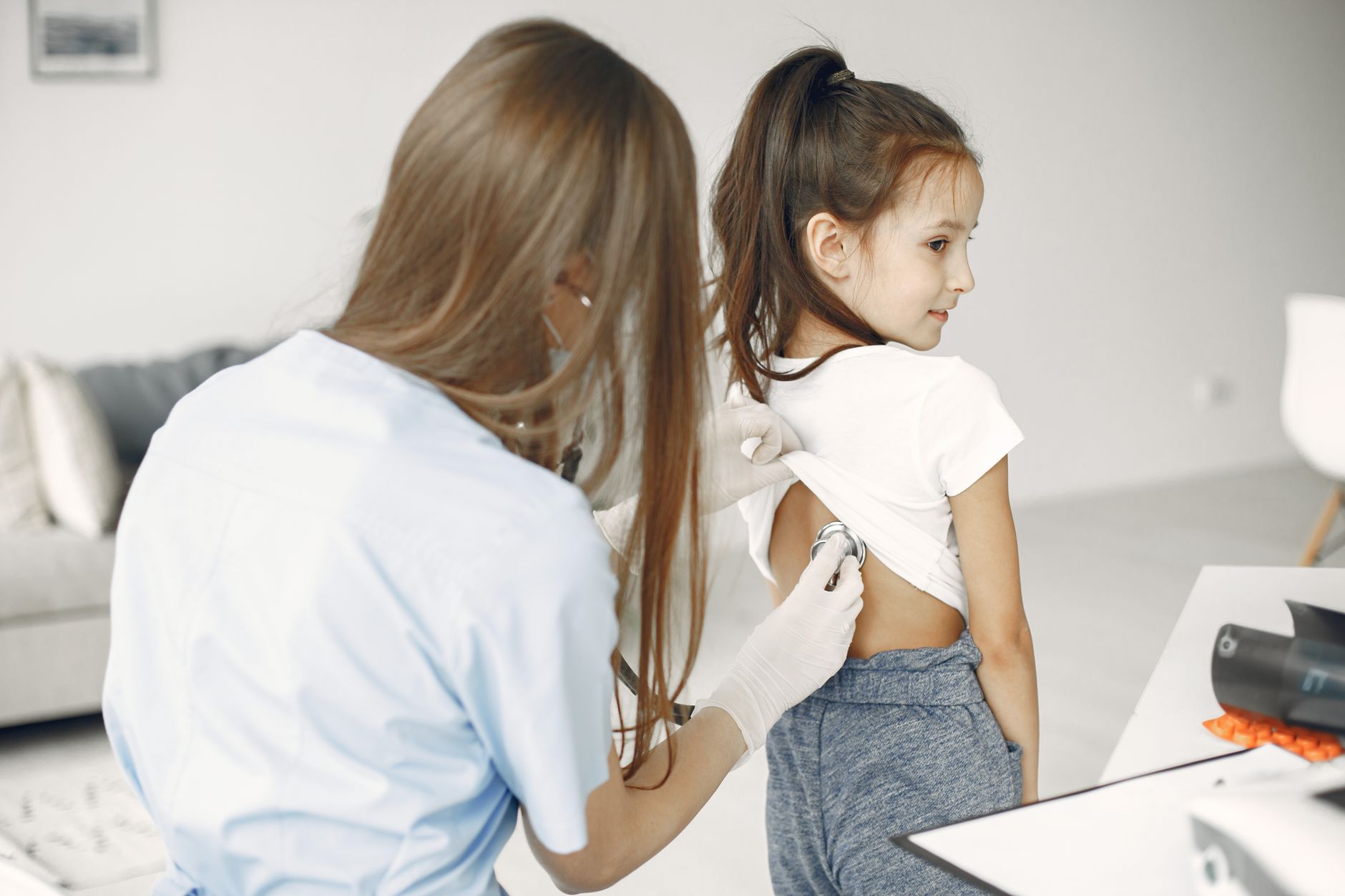 Auscultation des poumons au stéthoscope
