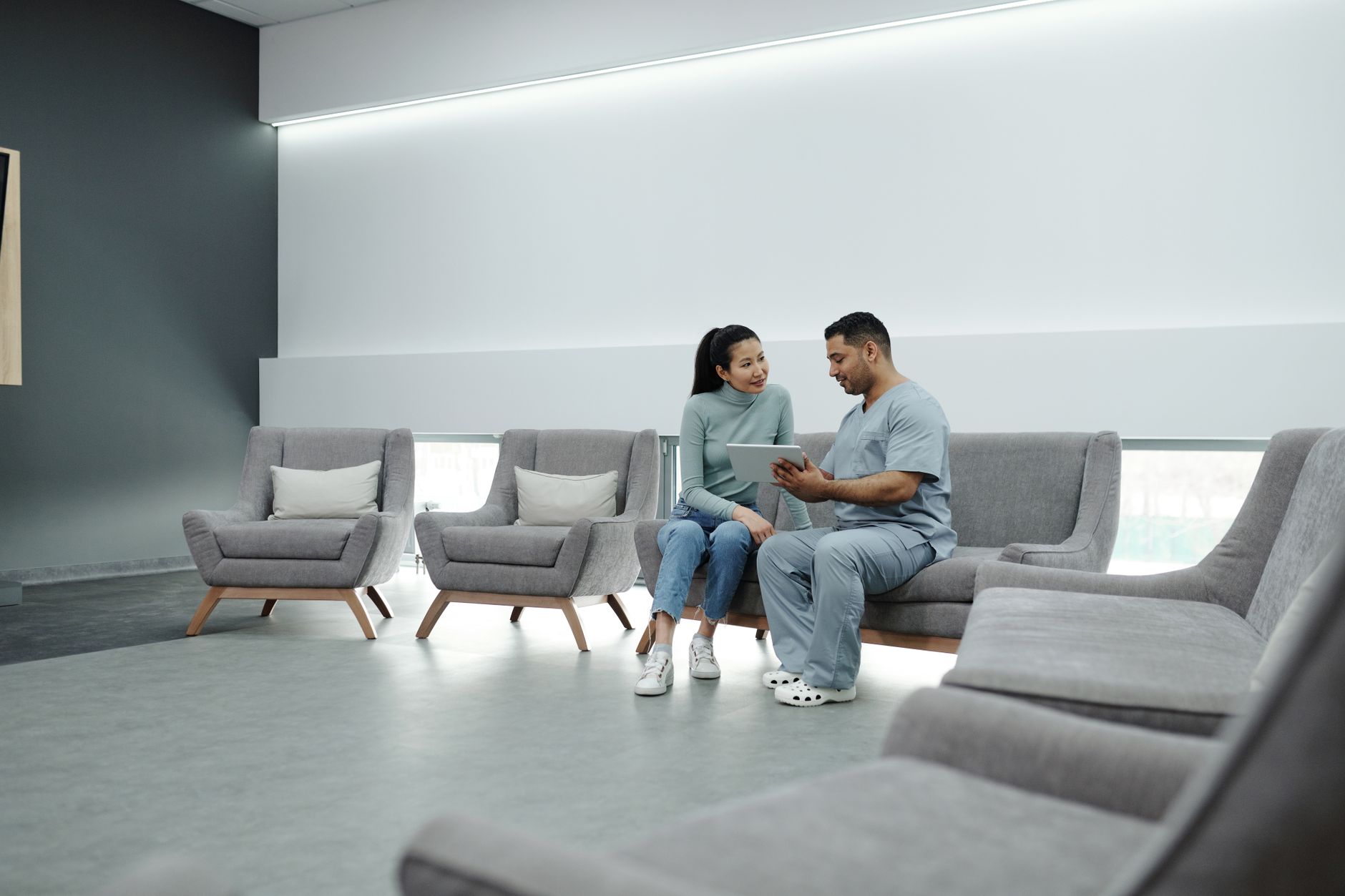 Consultation médicale entre une patiente et son médecin