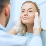 Lifting du visage à Montpellier : choisir sa technique